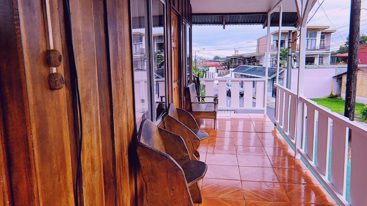 Alpha Arenal Hostel La Fortuna Exterior photo
