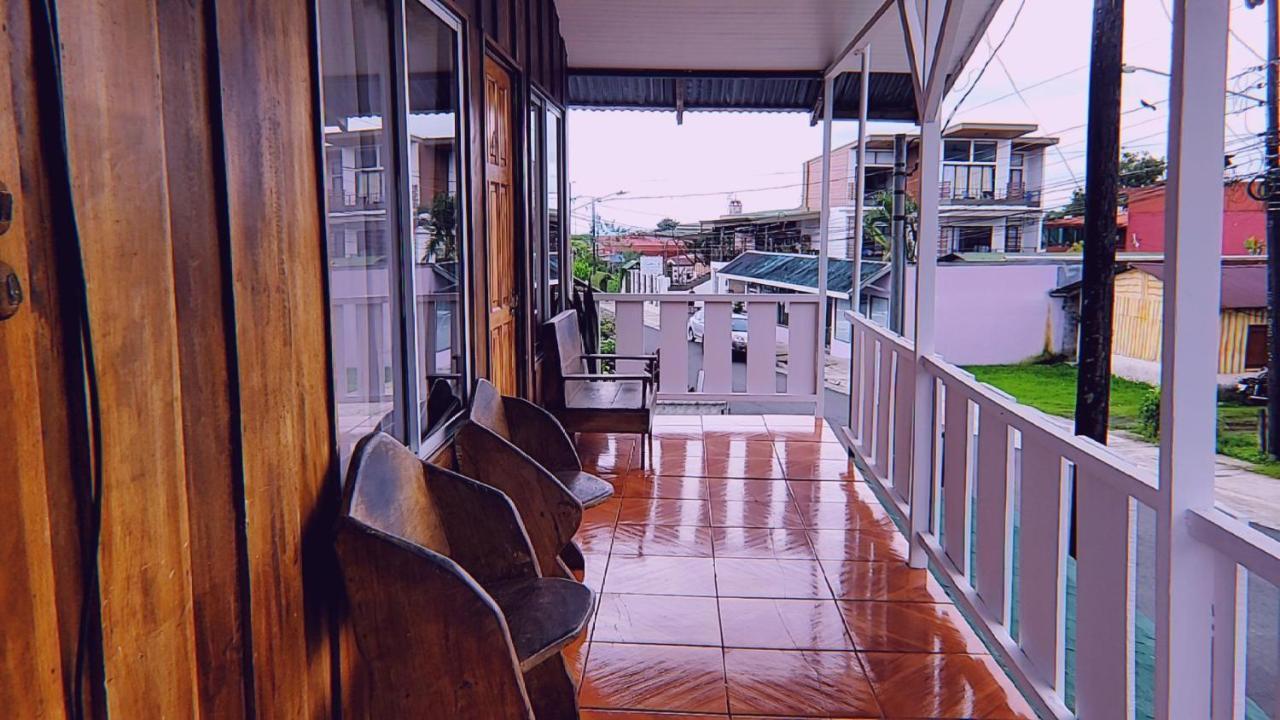 Alpha Arenal Hostel La Fortuna Exterior photo