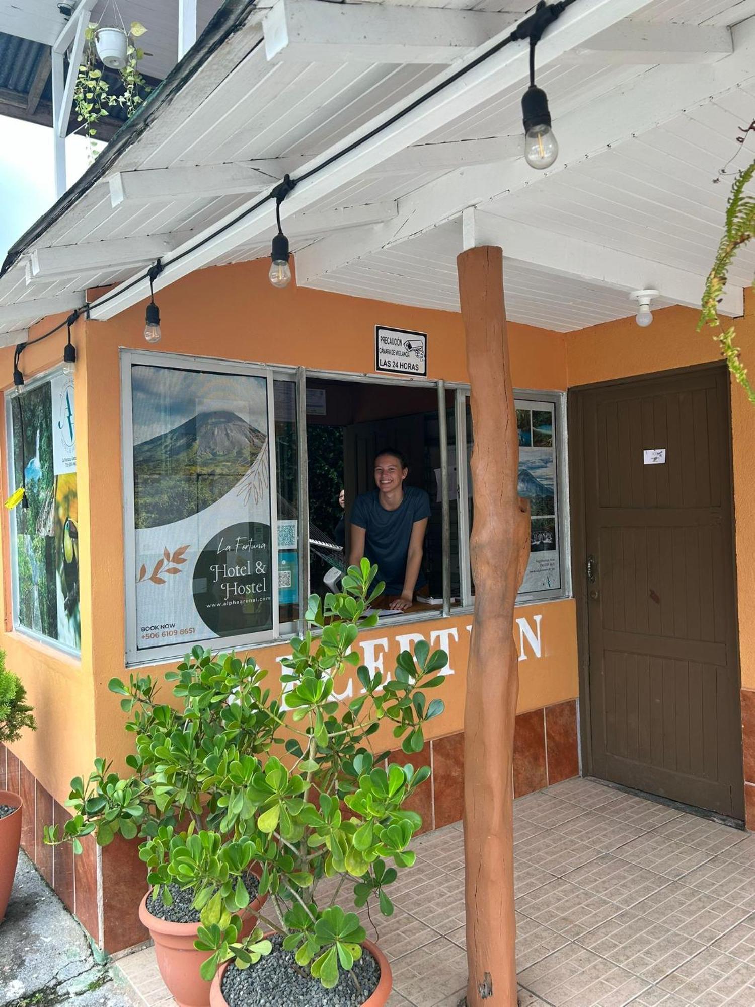 Alpha Arenal Hostel La Fortuna Exterior photo